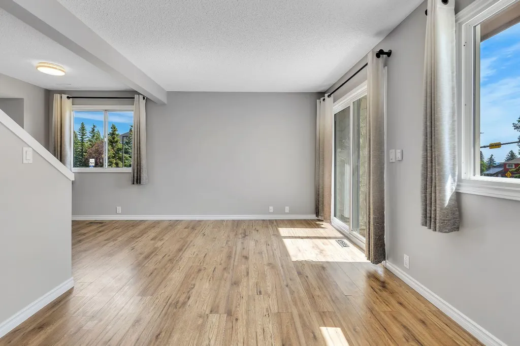 6501A Huntsbay Road NW Calgary AB T2K 5R3