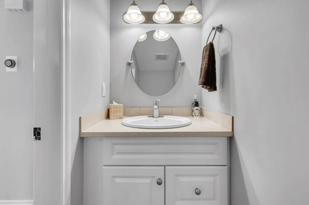 6501A Huntsbay Road NW Calgary AB T2K 5R3