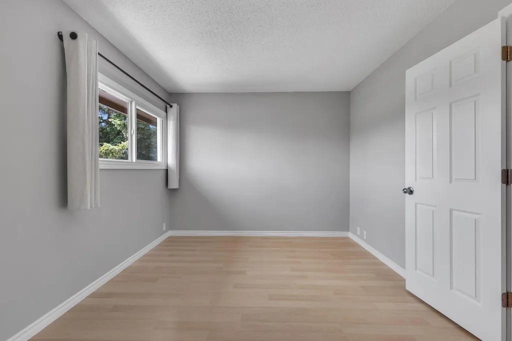6501A Huntsbay Road NW Calgary AB T2K 5R3