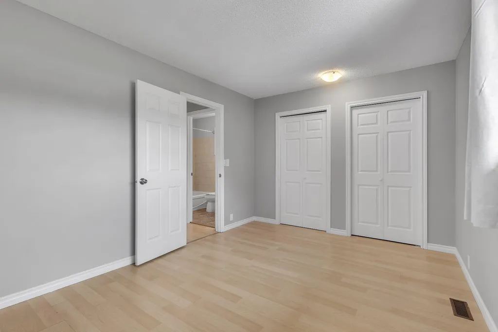 6501A Huntsbay Road NW Calgary AB T2K 5R3