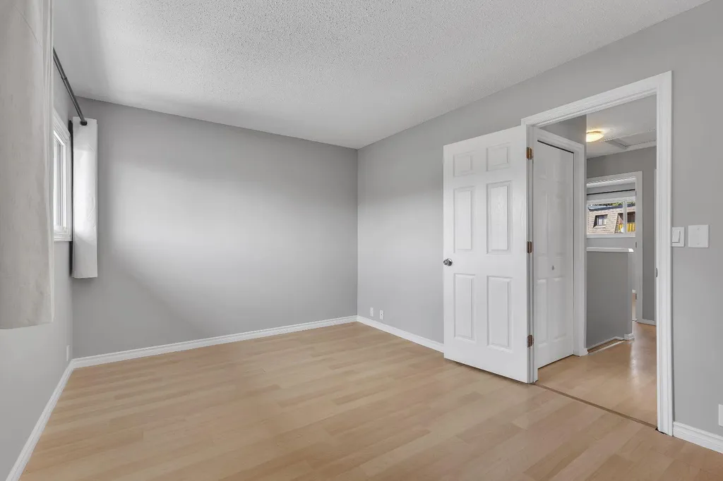 6501A Huntsbay Road NW Calgary AB T2K 5R3