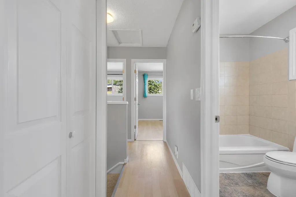 6501A Huntsbay Road NW Calgary AB T2K 5R3
