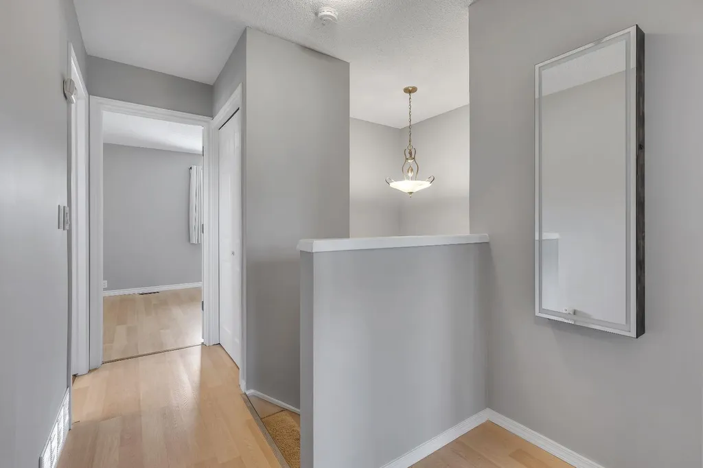 6501A Huntsbay Road NW Calgary AB T2K 5R3