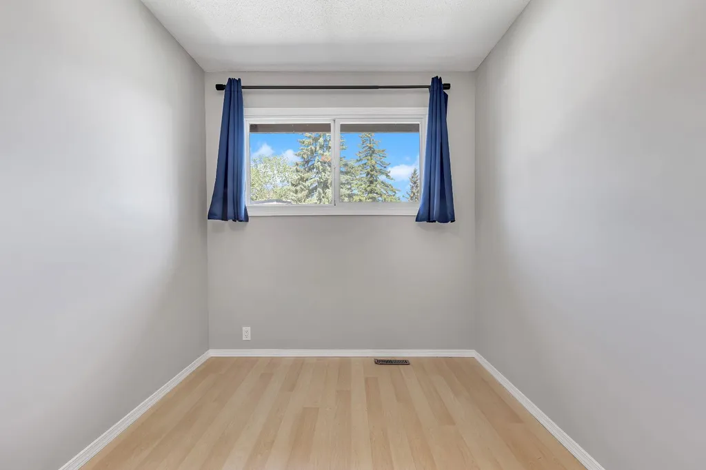 6501A Huntsbay Road NW Calgary AB T2K 5R3