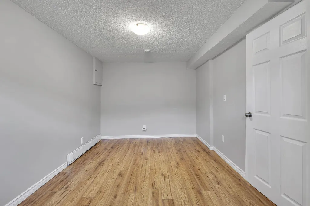 6501A Huntsbay Road NW Calgary AB T2K 5R3