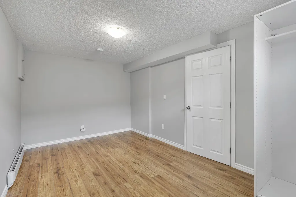 6501A Huntsbay Road NW Calgary AB T2K 5R3