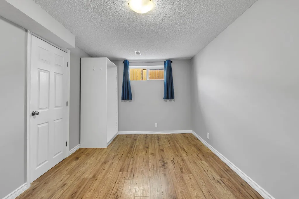 6501A Huntsbay Road NW Calgary AB T2K 5R3