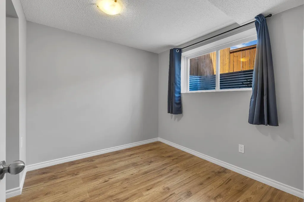 6501A Huntsbay Road NW Calgary AB T2K 5R3