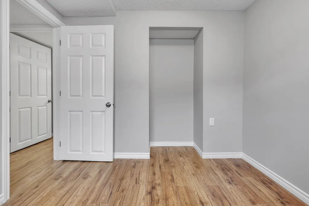 6501A Huntsbay Road NW Calgary AB T2K 5R3