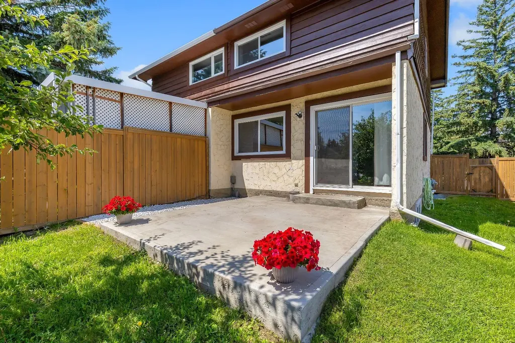 6501A Huntsbay Road NW Calgary AB T2K 5R3