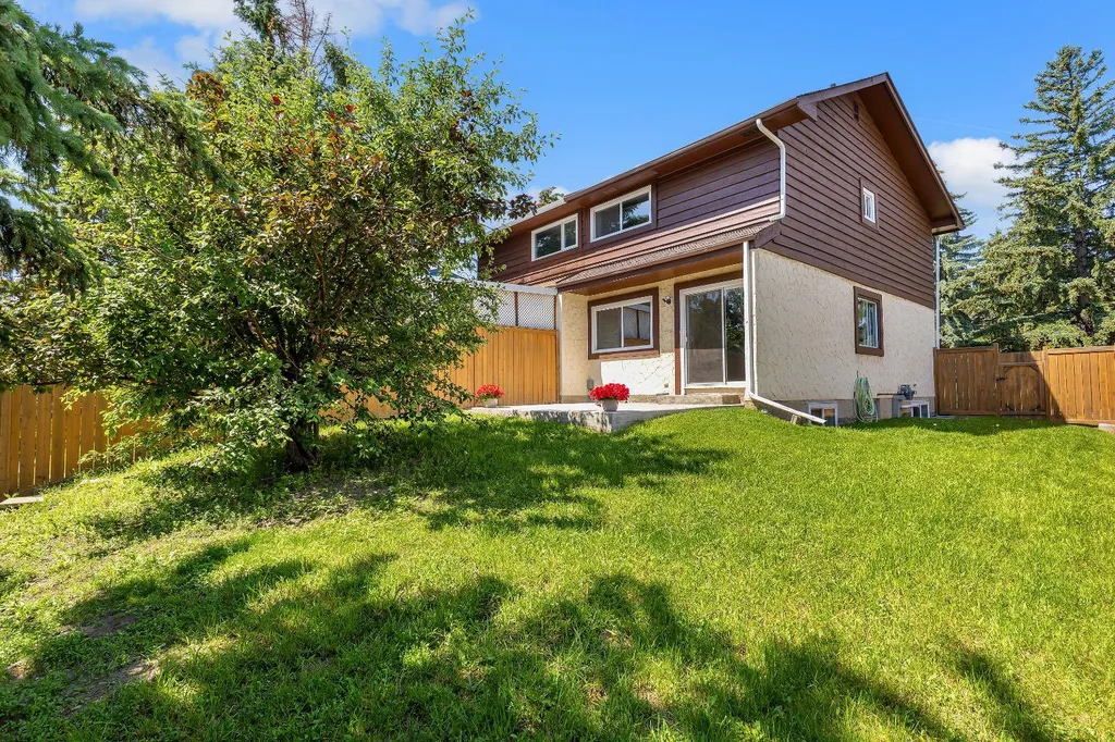 6501A Huntsbay Road NW Calgary AB T2K 5R3