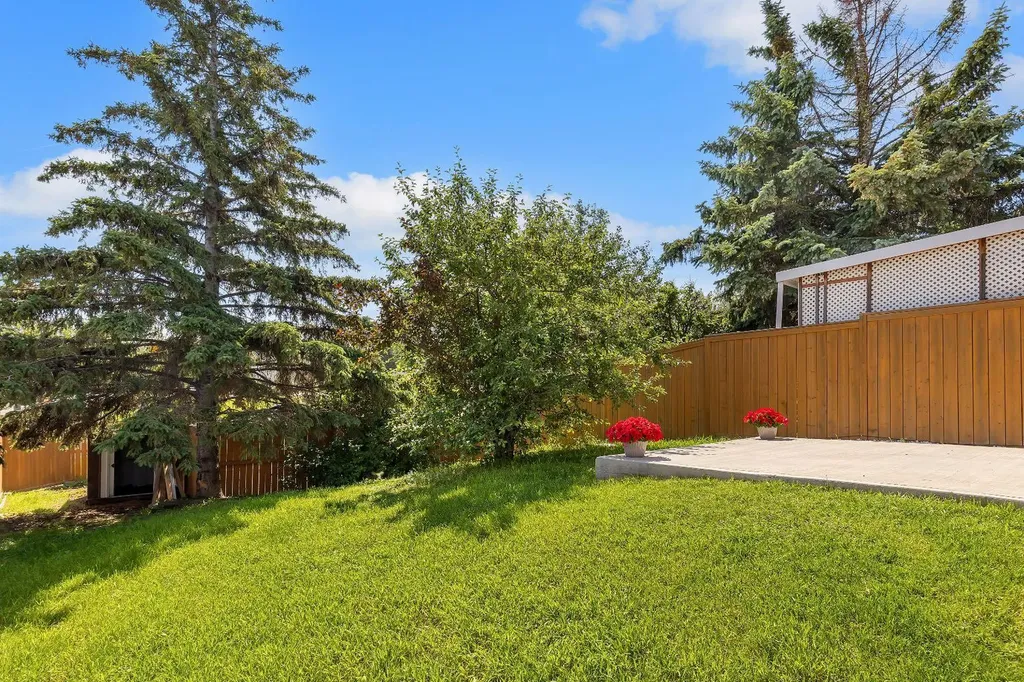 6501A Huntsbay Road NW Calgary AB T2K 5R3