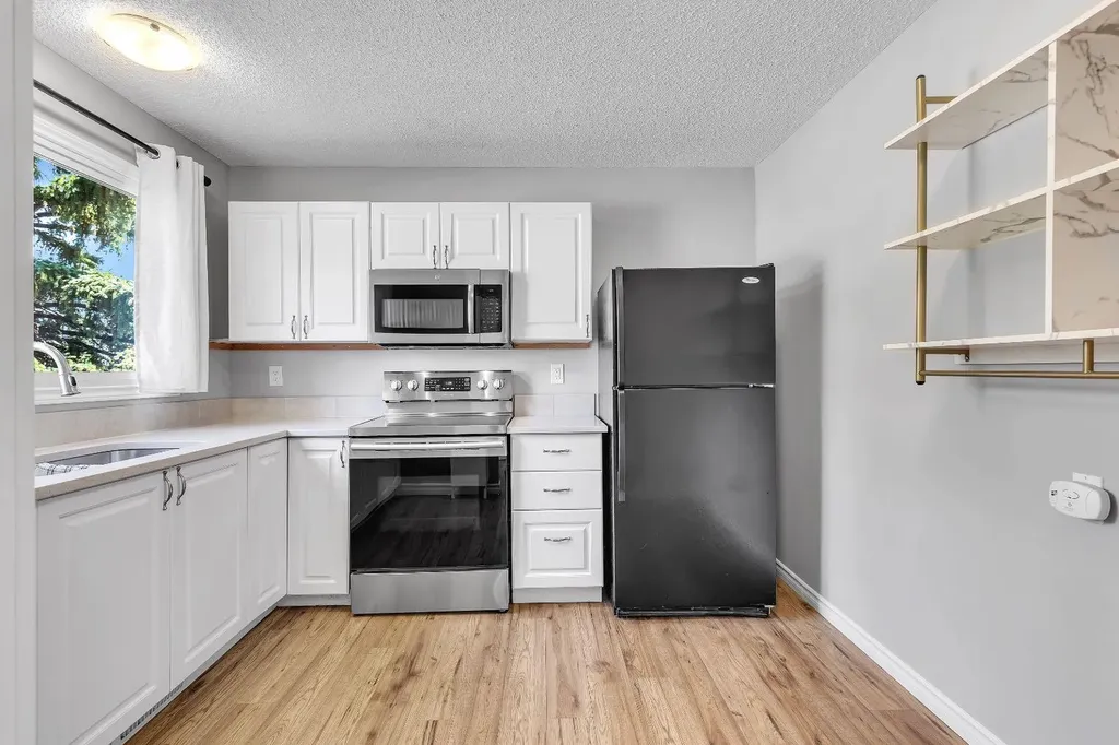 6501A Huntsbay Road NW Calgary AB T2K 5R3