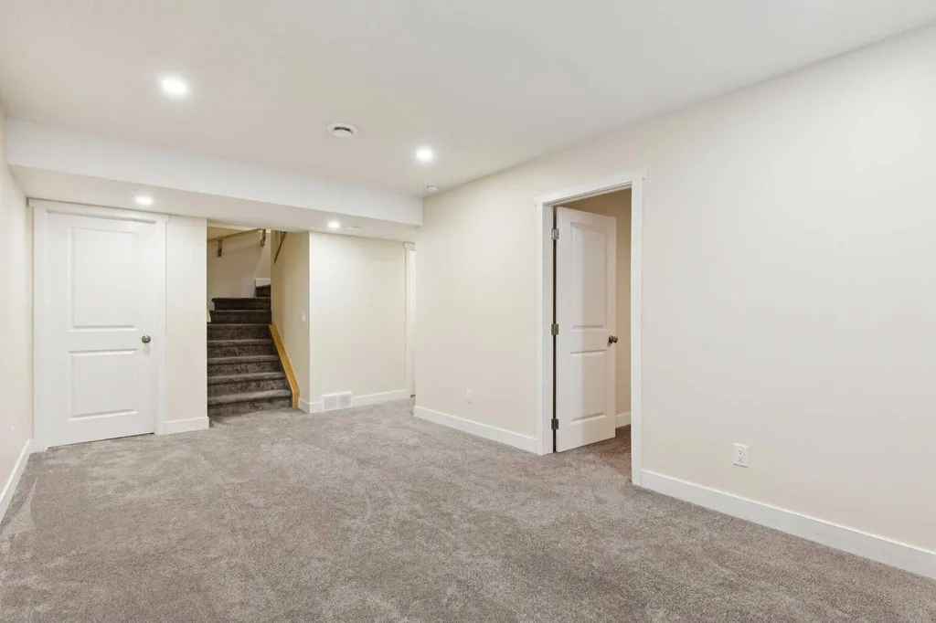 257 Cougartown Circle SW Calgary AB T3H 0A2