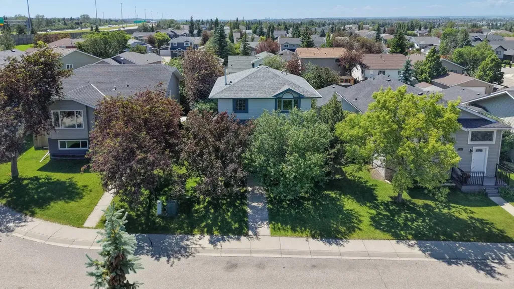 14 Easterbrook Place SE Airdrie AB T4B 2H2
