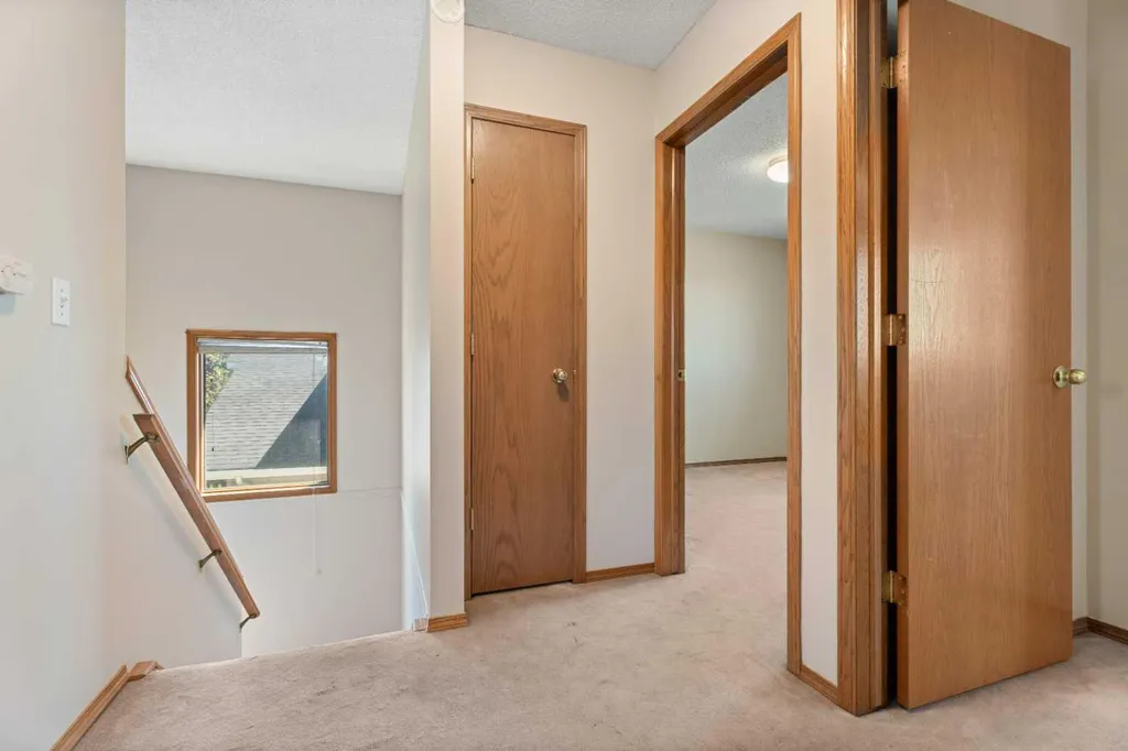 14 Easterbrook Place SE Airdrie AB T4B 2H2