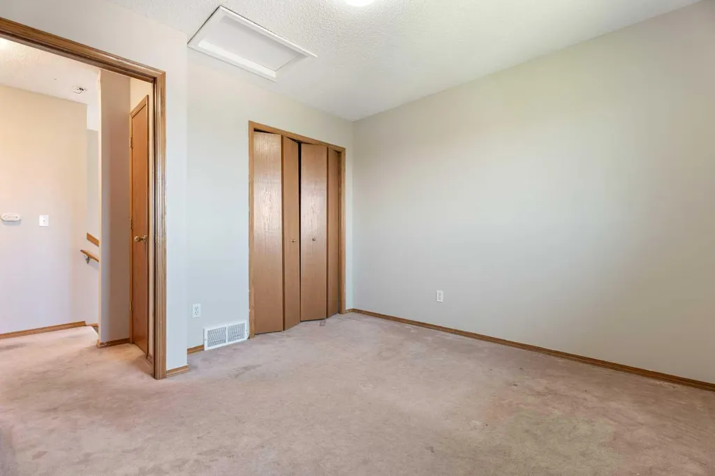 14 Easterbrook Place SE Airdrie AB T4B 2H2