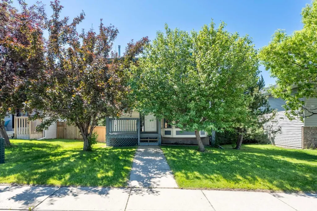 14 Easterbrook Place SE Airdrie AB T4B 2H2