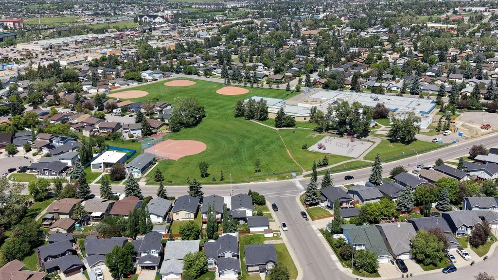 14 Easterbrook Place SE Airdrie AB T4B 2H2