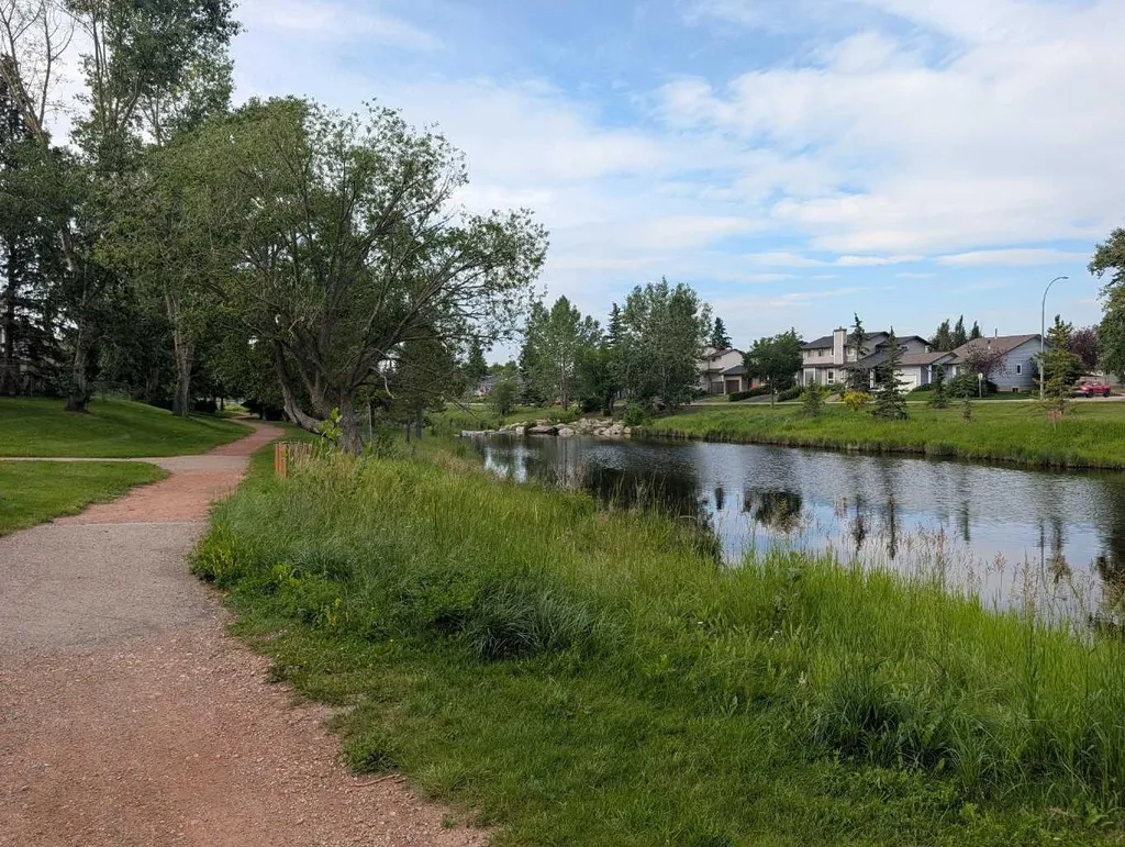 14 Easterbrook Place SE Airdrie AB T4B 2H2