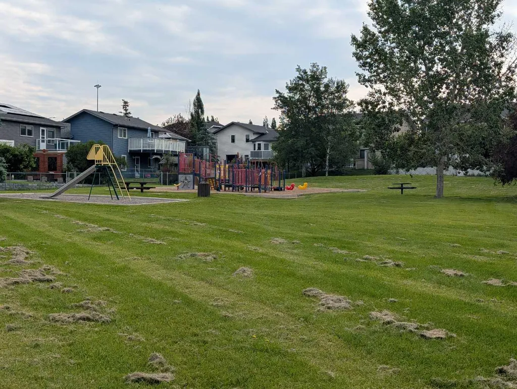 14 Easterbrook Place SE Airdrie AB T4B 2H2