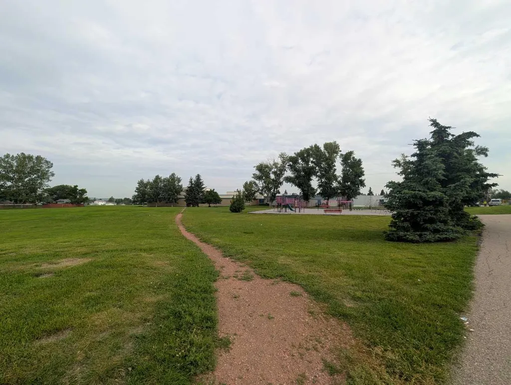 14 Easterbrook Place SE Airdrie AB T4B 2H2