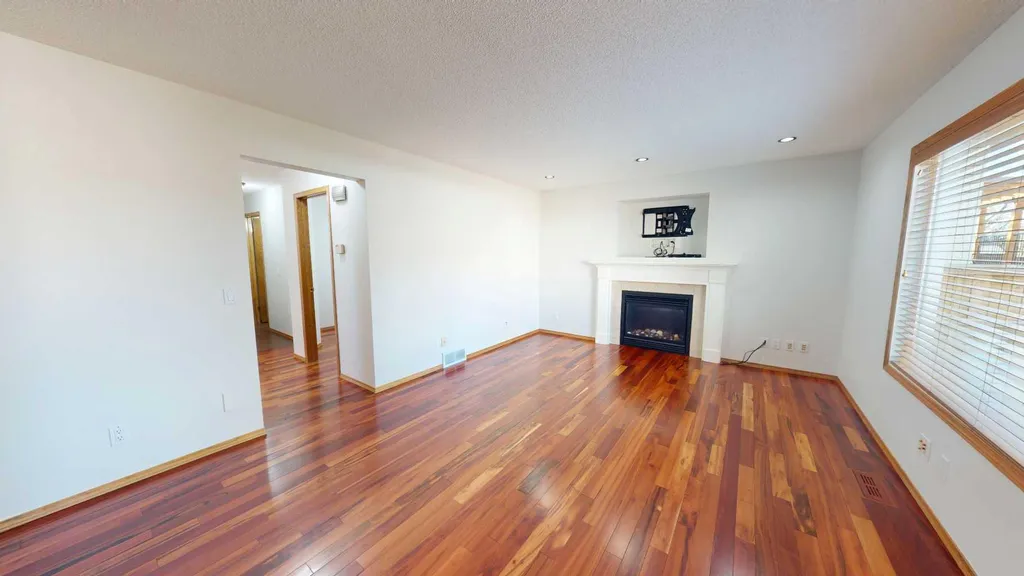 60 Sunmeadows Court SE Calgary AB T2X 3H5