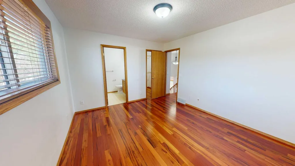 60 Sunmeadows Court SE Calgary AB T2X 3H5
