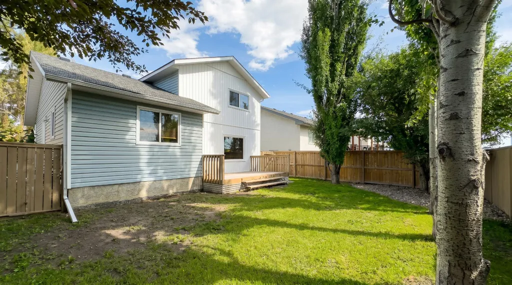 60 Sunmeadows Court SE Calgary AB T2X 3H5