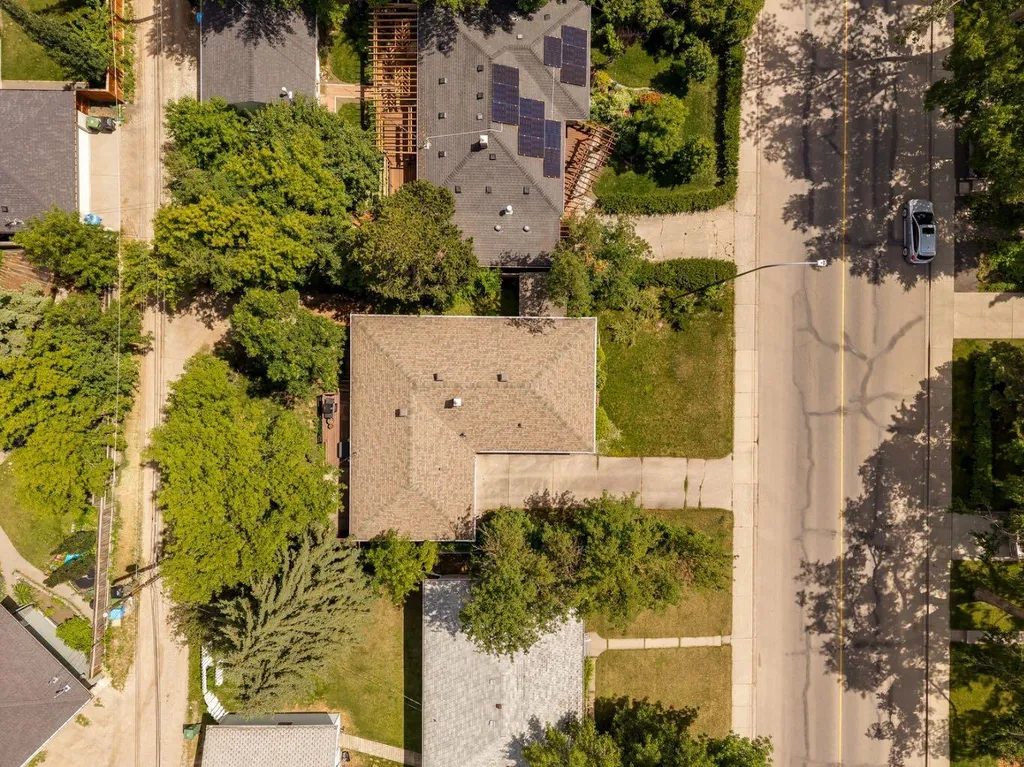 4520 26 Avenue SW Calgary AB T3E0P9