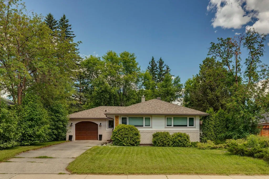 4520 26 Avenue SW Calgary AB T3E0P9