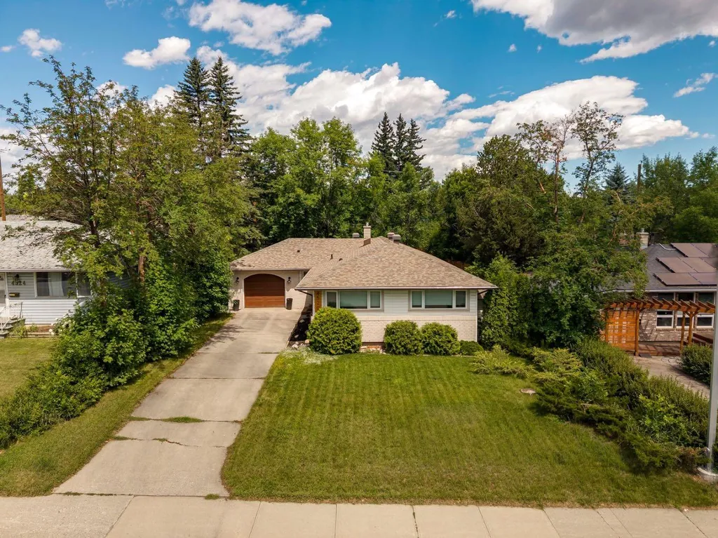 4520 26 Avenue SW Calgary AB T3E0P9