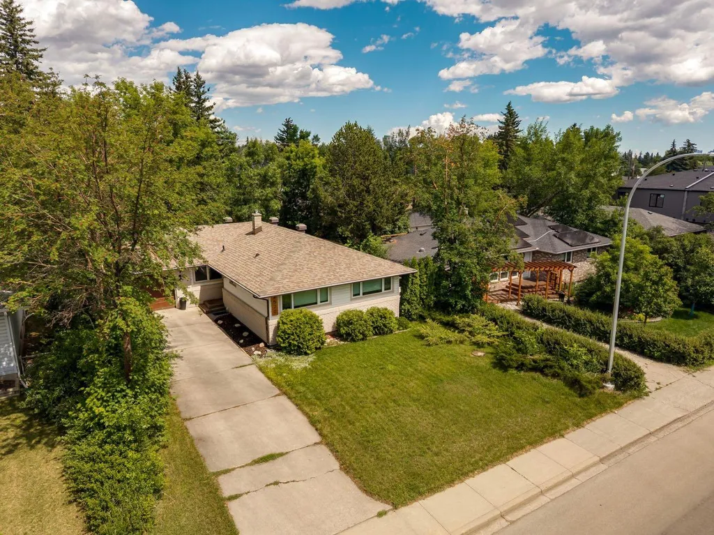 4520 26 Avenue SW Calgary AB T3E0P9