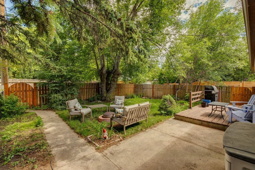 4520 26 Avenue SW Calgary AB T3E0P9