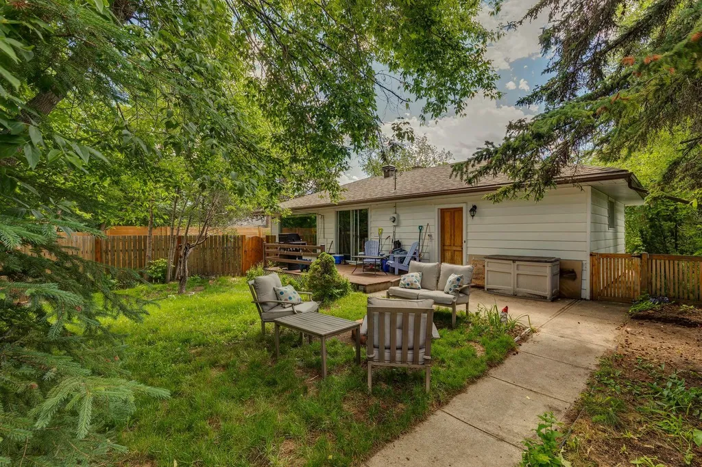 4520 26 Avenue SW Calgary AB T3E0P9