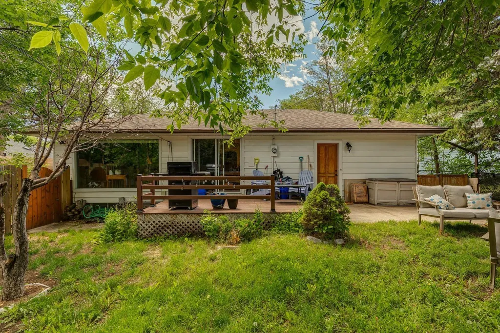 4520 26 Avenue SW Calgary AB T3E0P9