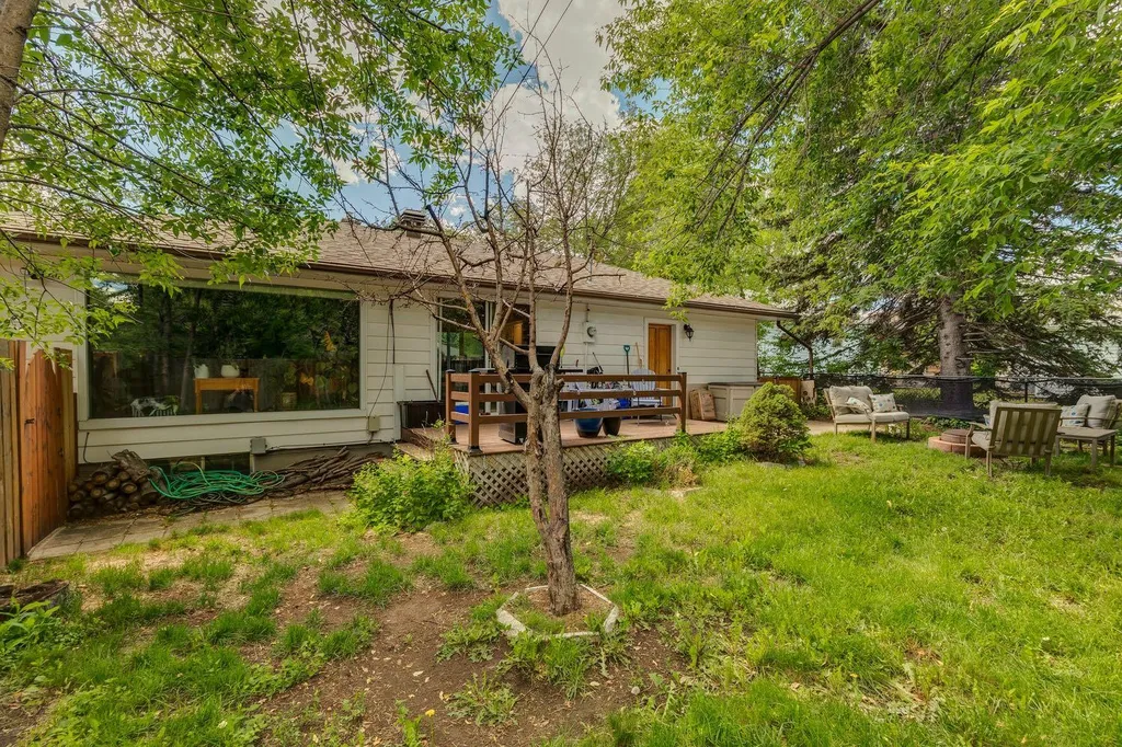 4520 26 Avenue SW Calgary AB T3E0P9