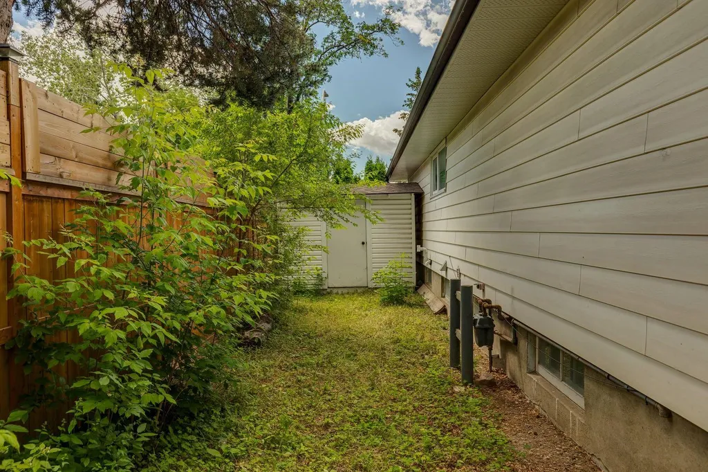 4520 26 Avenue SW Calgary AB T3E0P9