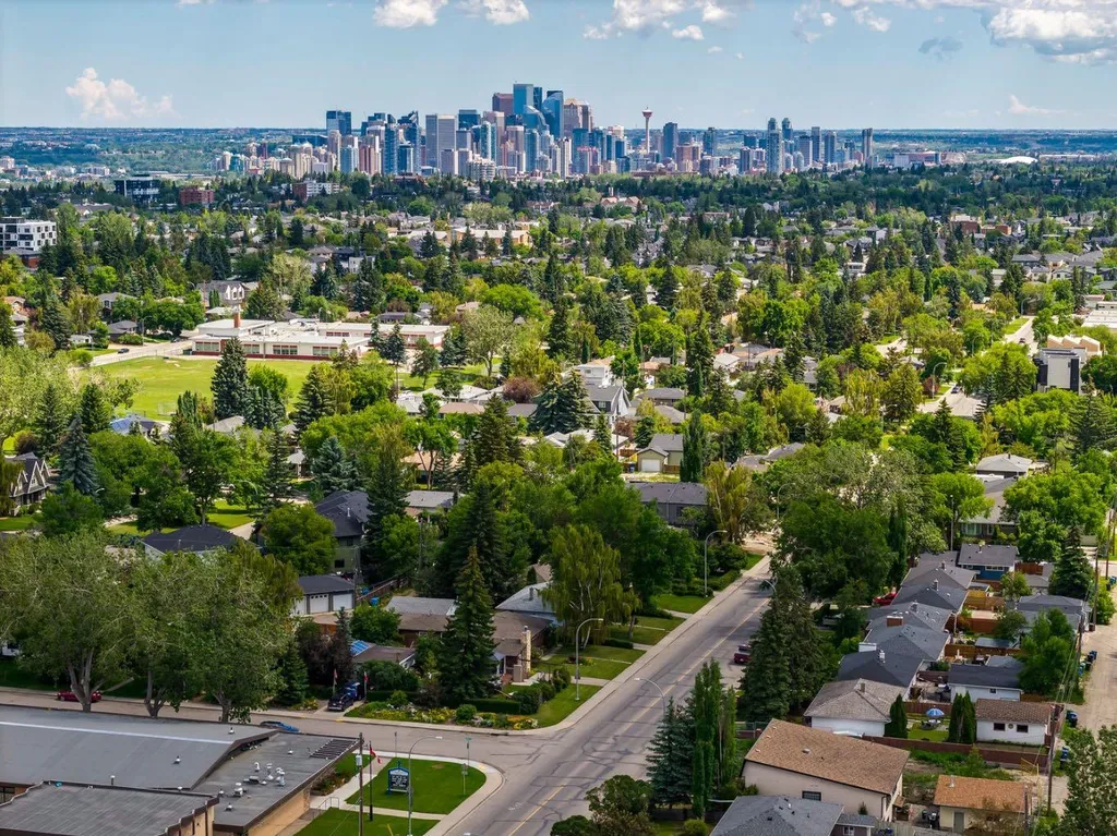 4520 26 Avenue SW Calgary AB T3E0P9