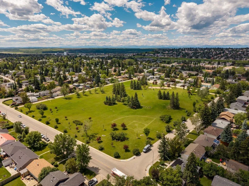 4520 26 Avenue SW Calgary AB T3E0P9