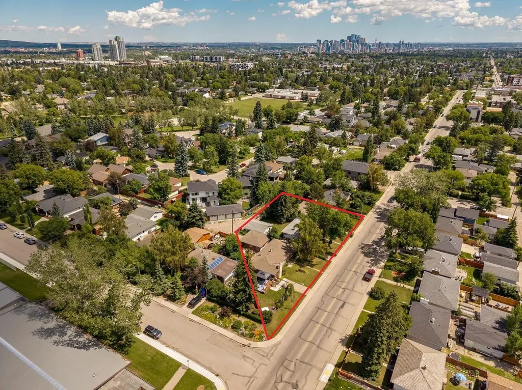 4520 26 Avenue SW Calgary AB T3E0P9