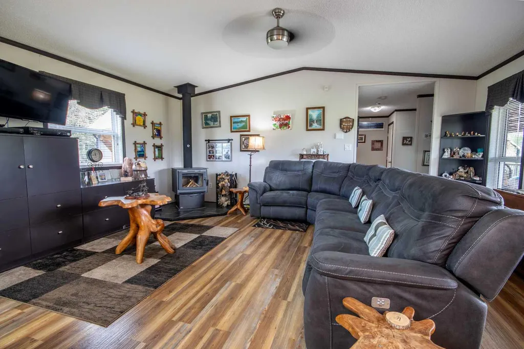 33052 Range Road 52 Rural Mountain View County AB T0M 1X0