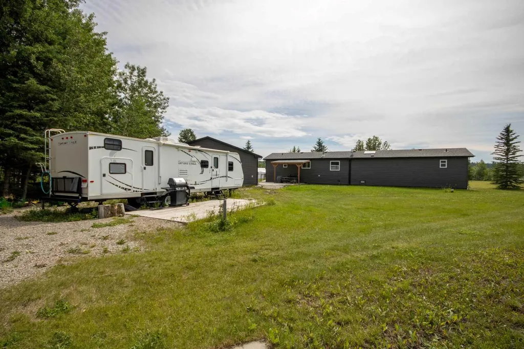 33052 Range Road 52 Rural Mountain View County AB T0M 1X0