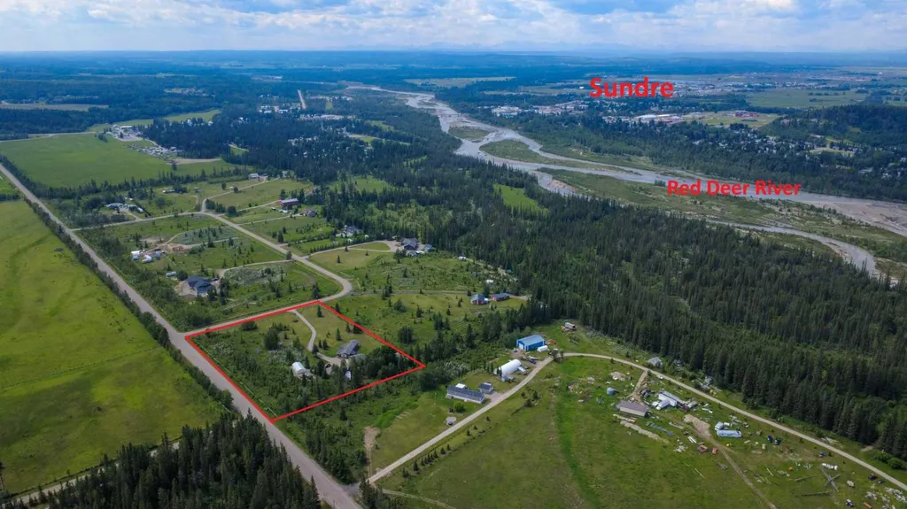 33052 Range Road 52 Rural Mountain View County AB T0M 1X0