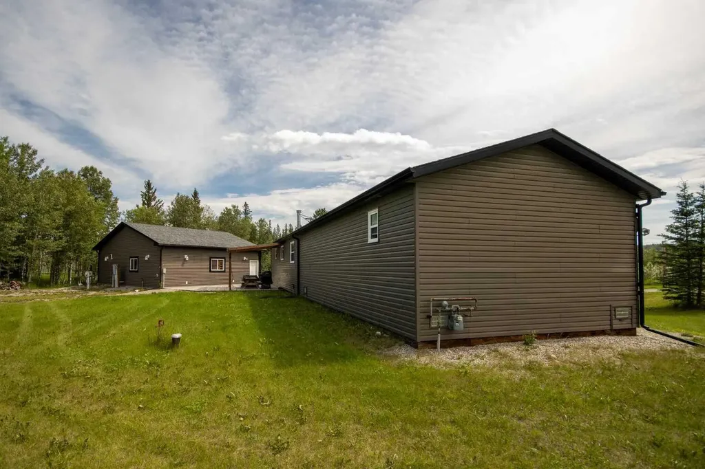 33052 Range Road 52 Rural Mountain View County AB T0M 1X0