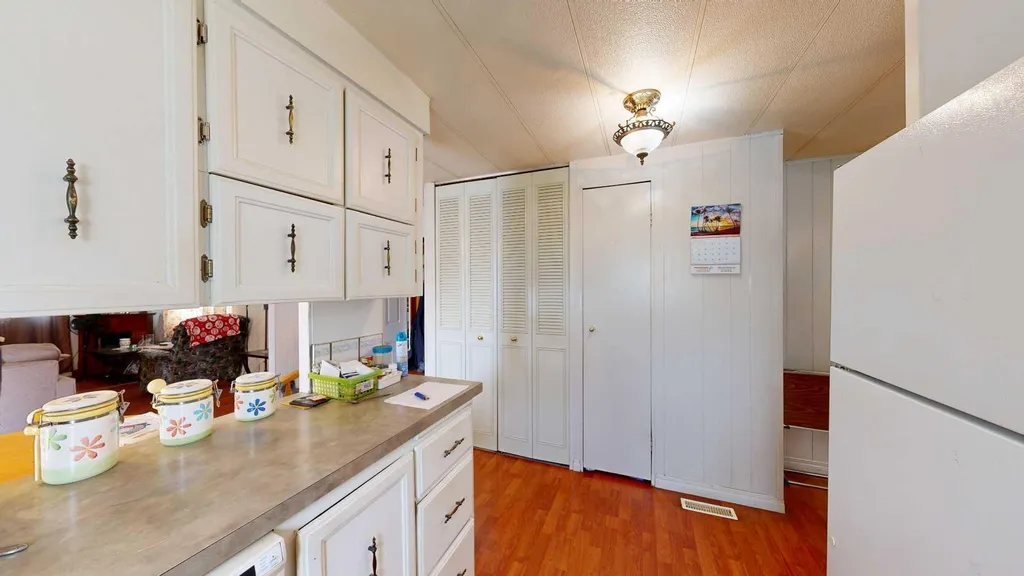 4822 58 Street Stettler AB T4K1B6
