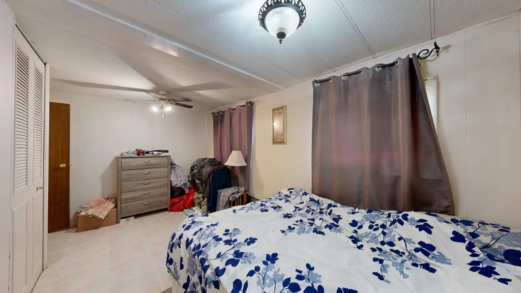 4822 58 Street Stettler AB T4K1B6