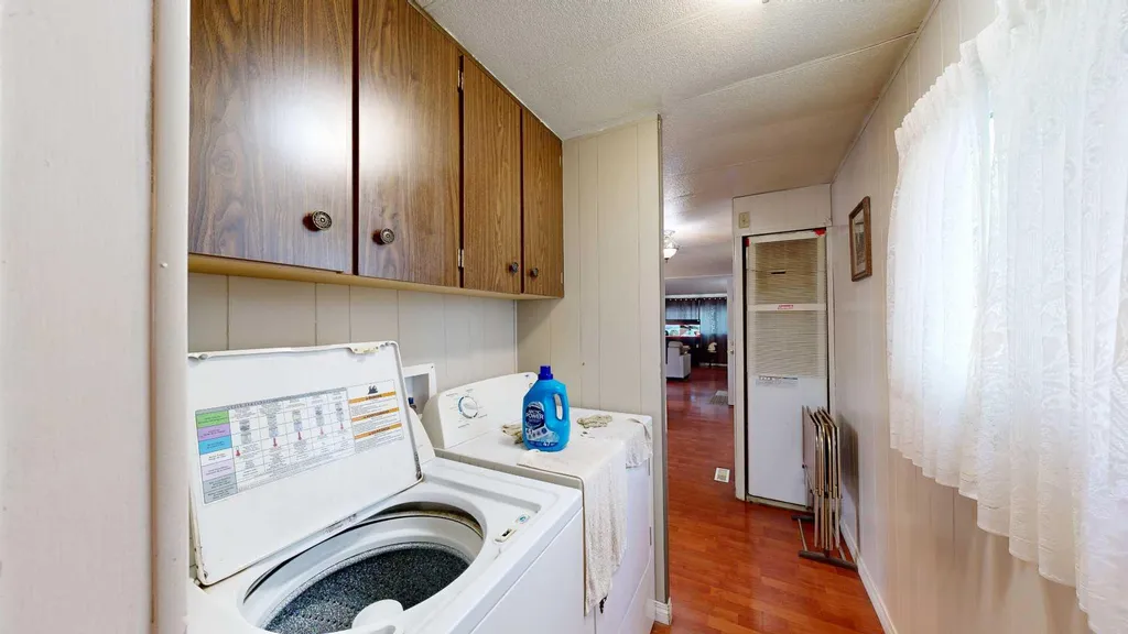 4822 58 Street Stettler AB T4K1B6