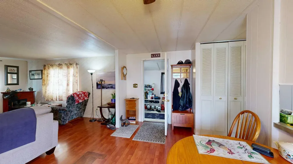 4822 58 Street Stettler AB T4K1B6