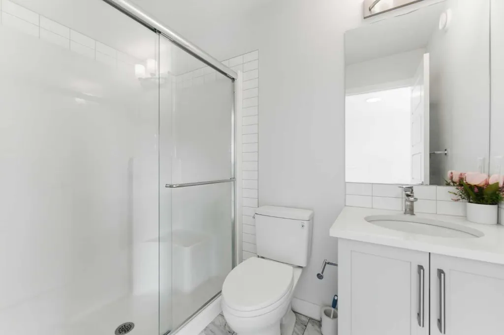 99 Aquila Way NW Calgary AB T3R1Z7